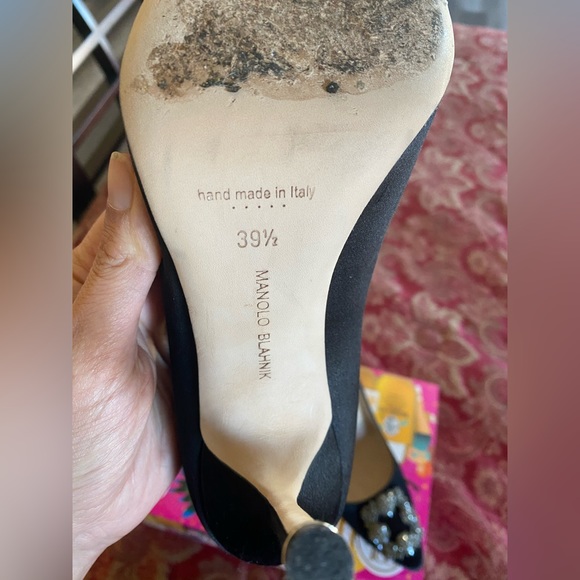 Manolo Blahnik Hangisi - Picture 3 of 3